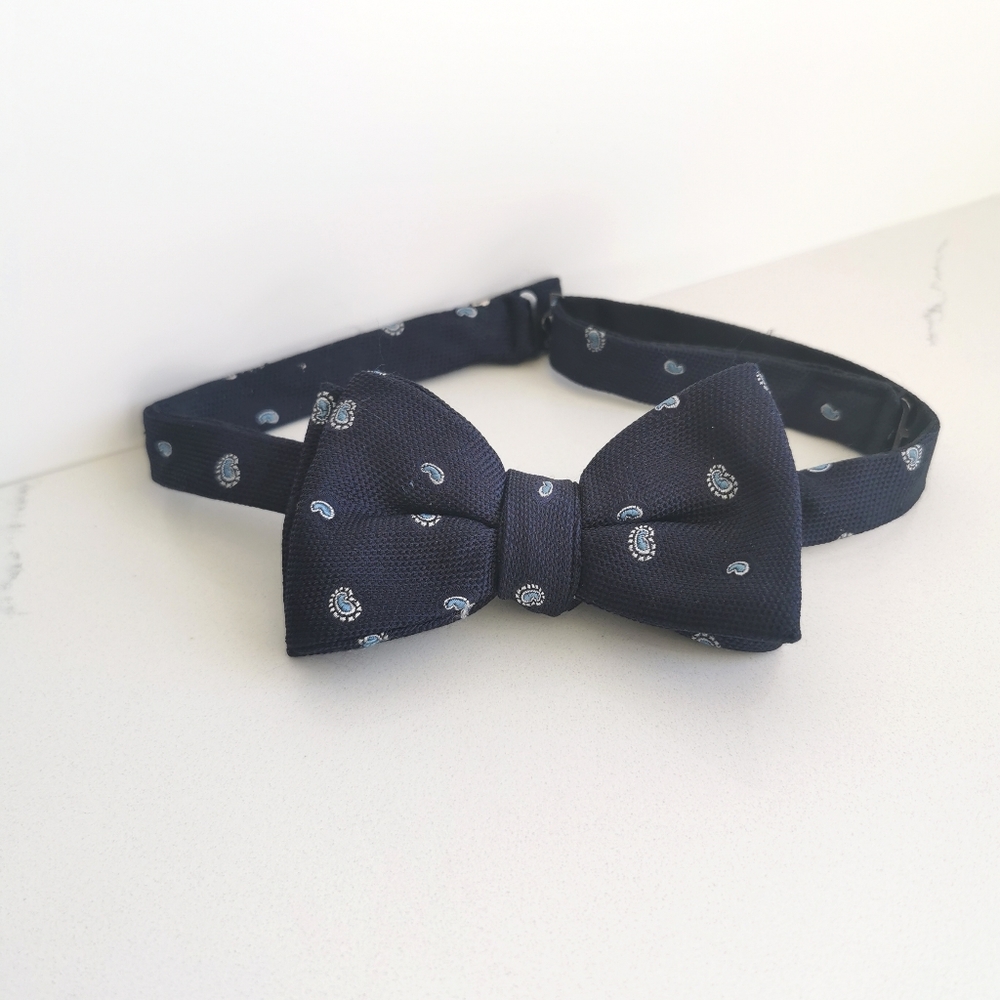 Simon's Navy Paisley Bow Tie